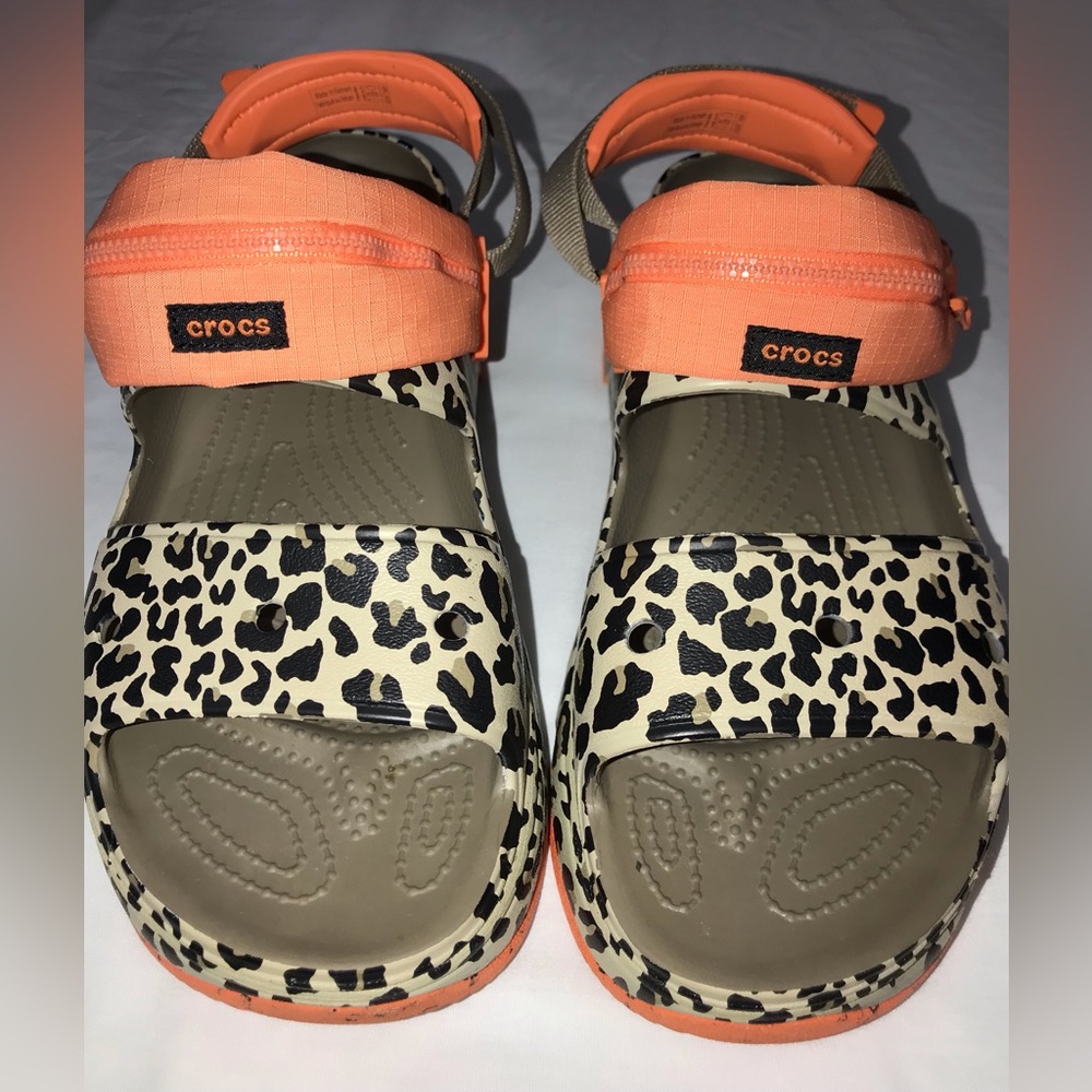 Crocs Hiker Xscape Khaki Leopard Sandal Clogs with zippered pouch - Picture 3 of 9